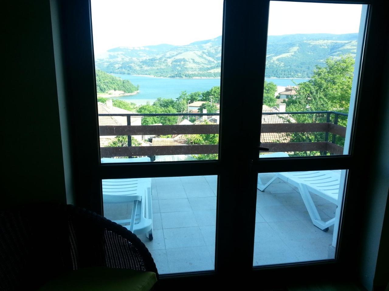 Mihaela Lake Retreat Yuvalar Εξωτερικό φωτογραφία
