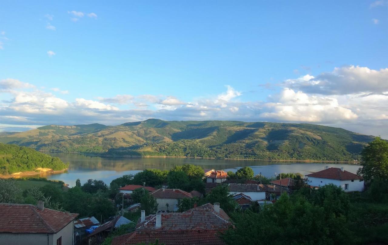 Mihaela Lake Retreat Yuvalar Εξωτερικό φωτογραφία