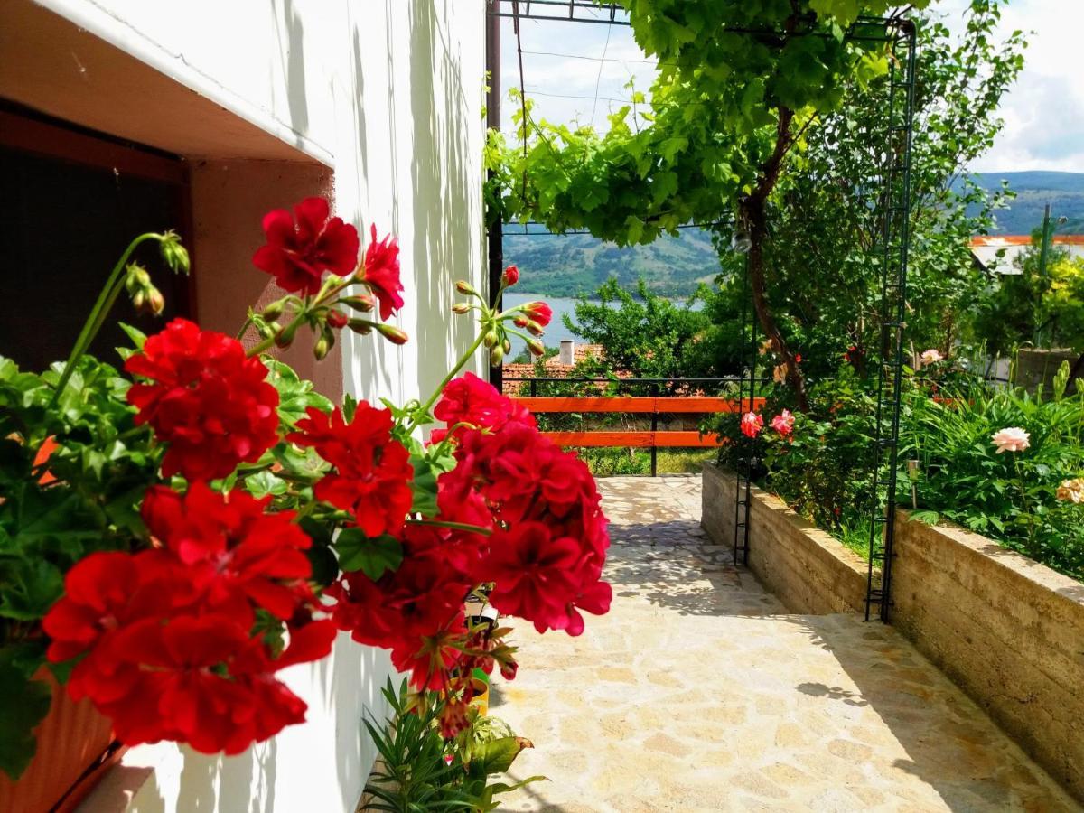 Mihaela Lake Retreat Yuvalar Εξωτερικό φωτογραφία
